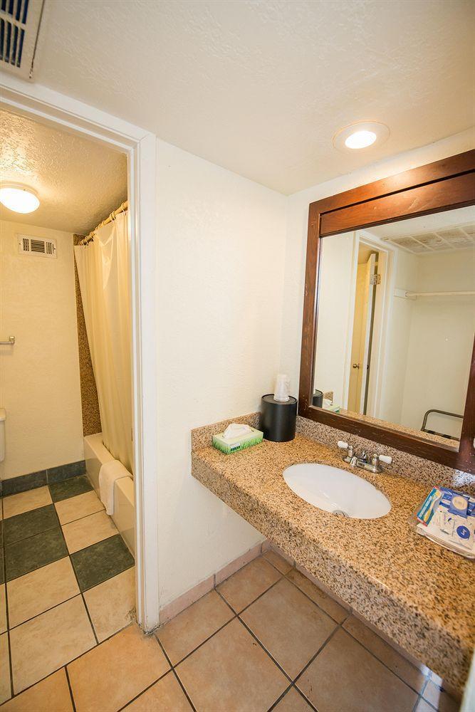 Western Hotel 2*